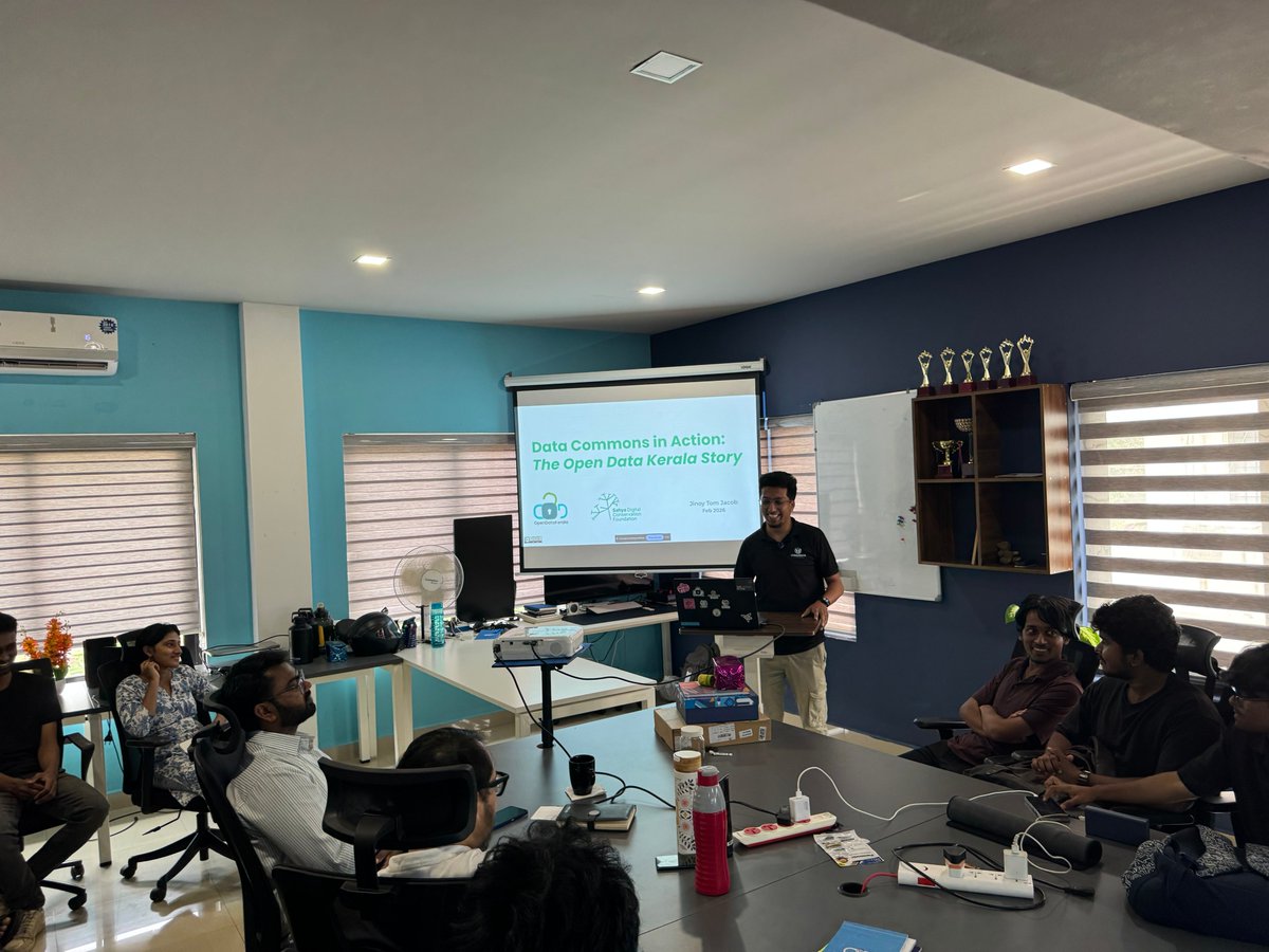 Kochi FOSS Meetups tweet media