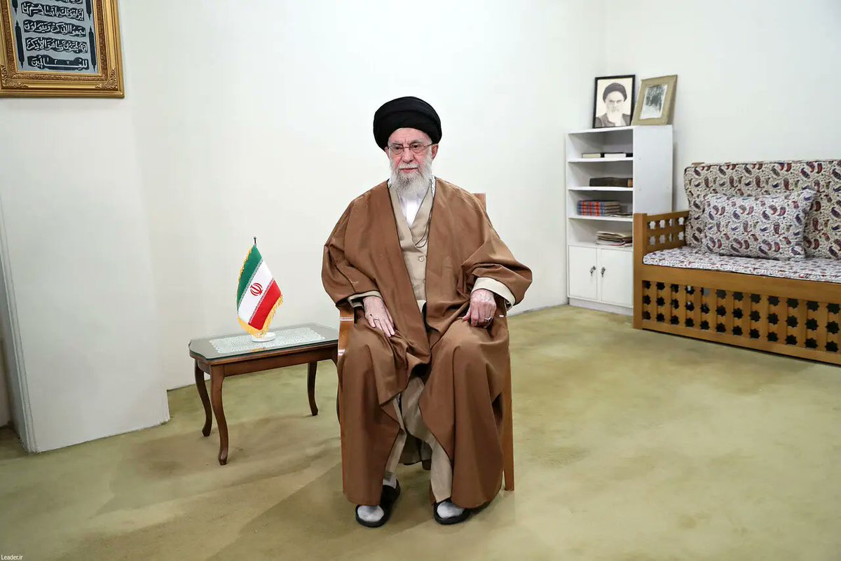 ahmad_modeer's tweet photo. کسانیکه امروز از شهادت علی خامنه ای خرسند اند و در خیابان ها به رقص و پایکوبی پرداخته و انتظار سقوط نظام از سوی آمریکا و اسرائیل را می کشند؛ زمانی قدر این نظام را خواهند فهمید که کشور شان مانند: عراق، لیبی، سوریه و ونزوئلا زیر پای استکبار جهانی له شود. آنگاه گپ از گپ گذشته است. https://t.co/RGIRVigcF2