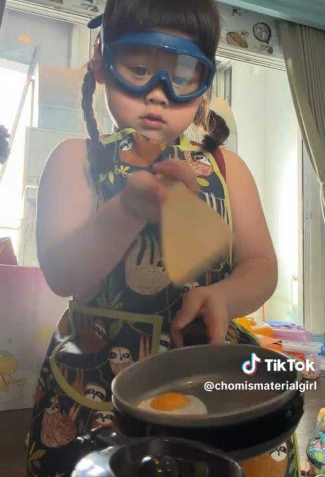 คู่แข่งเจ๊ไฝไข่เจียวปู ก็ต้องเจ๊เกลไข่ดาว