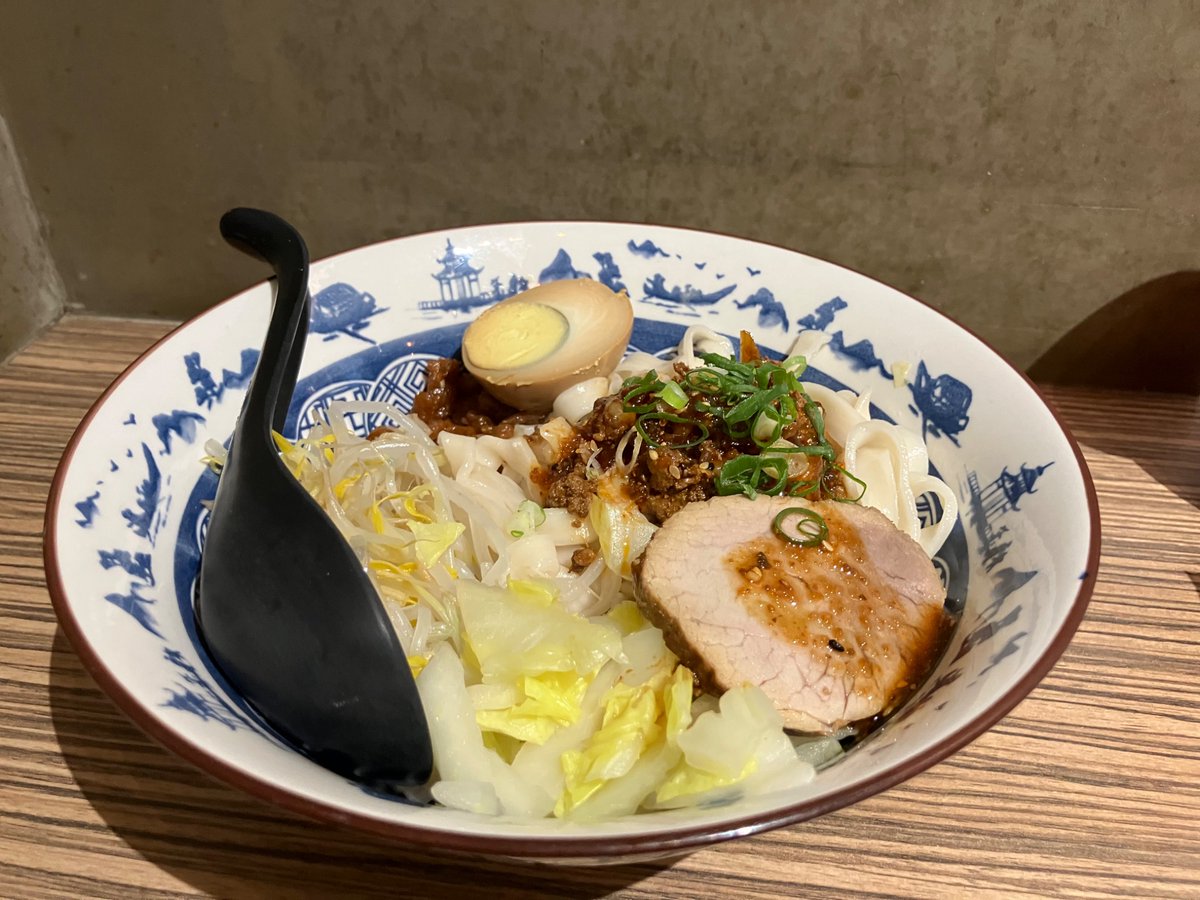 _SUI_REALITY's tweet photo. 次に台湾行った時に食べに行こうと思ってた老台客食麺の椒麻拌麺

台湾ぽくないちょっとゴワついてる麺と🌶️x1の割には辛めの味付けの美味しい麺でした♪♪

麺リフトにも初挑戦🍜 https://t.co/iV2qj9BCVd