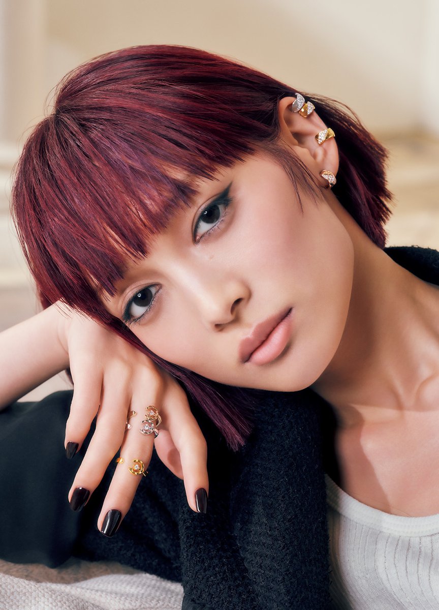 XGのJURINがシャネル「ココ クラッシュ」を纏い、クールな個性を解き放つ。

▼記事と動画はこちらから✔
vogue.co.jp/feature/chanel…

#PR