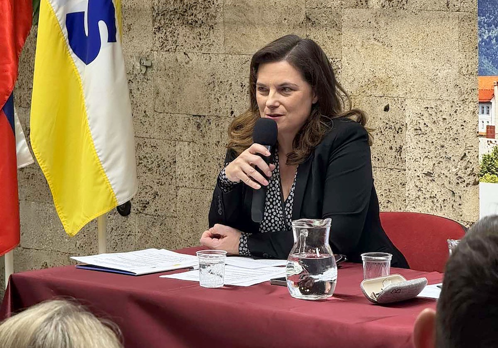 Iz tiskane Demokracije: Monika Gregorčič: »Slovenija si še ene Golobove vlade preprosto ne more več privoščiti« demokracija.si/fokus/iz-tiska… via <a href="/Demokracija1/">Tednik Demokracija</a>