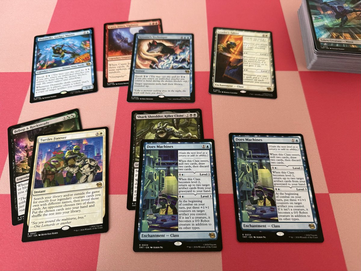 TAG_mtg's tweet photo. 忍者タートルズのプレリには参加できなかったけど、天神でプレイブースターを6パック購入してきた。
キツネの奥義のFOILとメカの才能が2枚当たったのが嬉しい。
神話レアは、0枚だった…
#MTG https://t.co/ldZBgaaP5Z