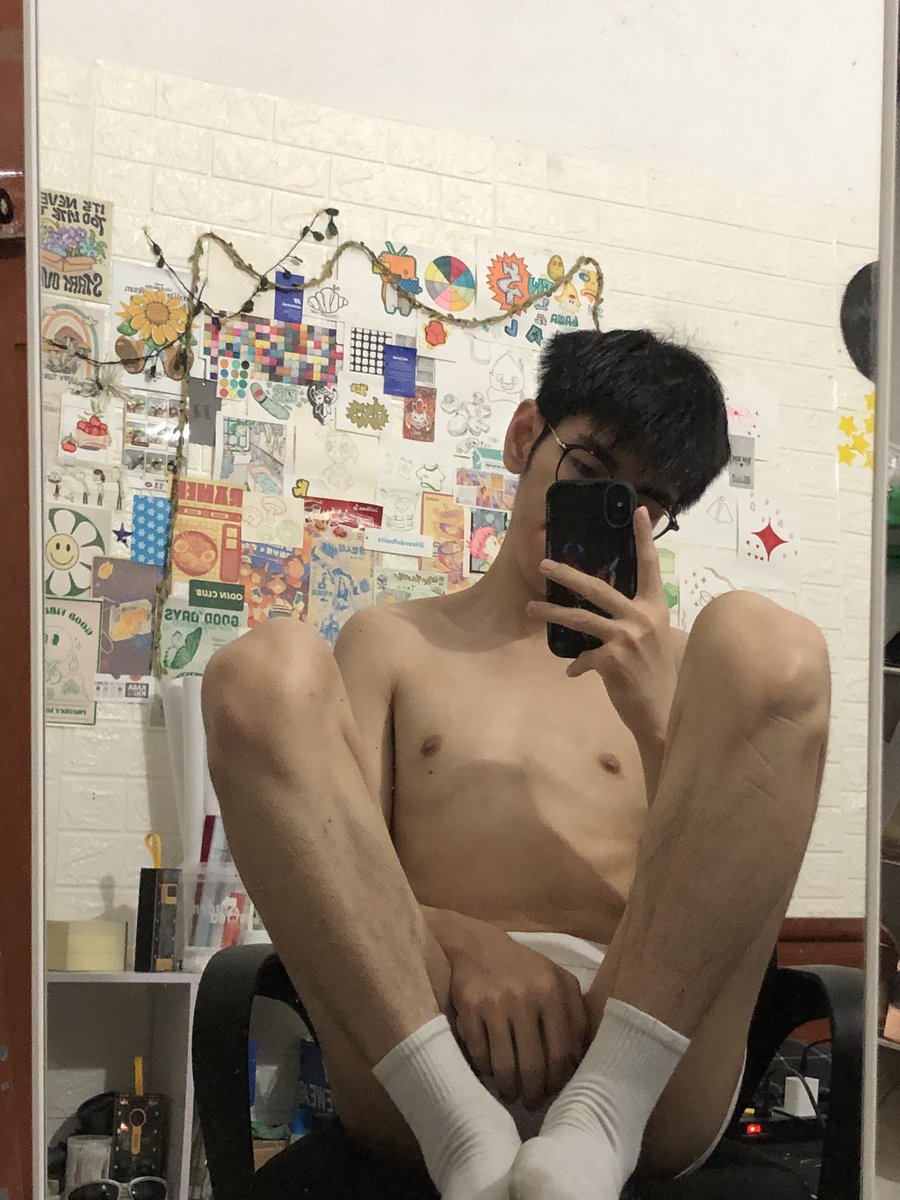 Vinham193188's tweet photo. Em bé nay chán đời quá hụ hụ https://t.co/YxdsFbmZHZ