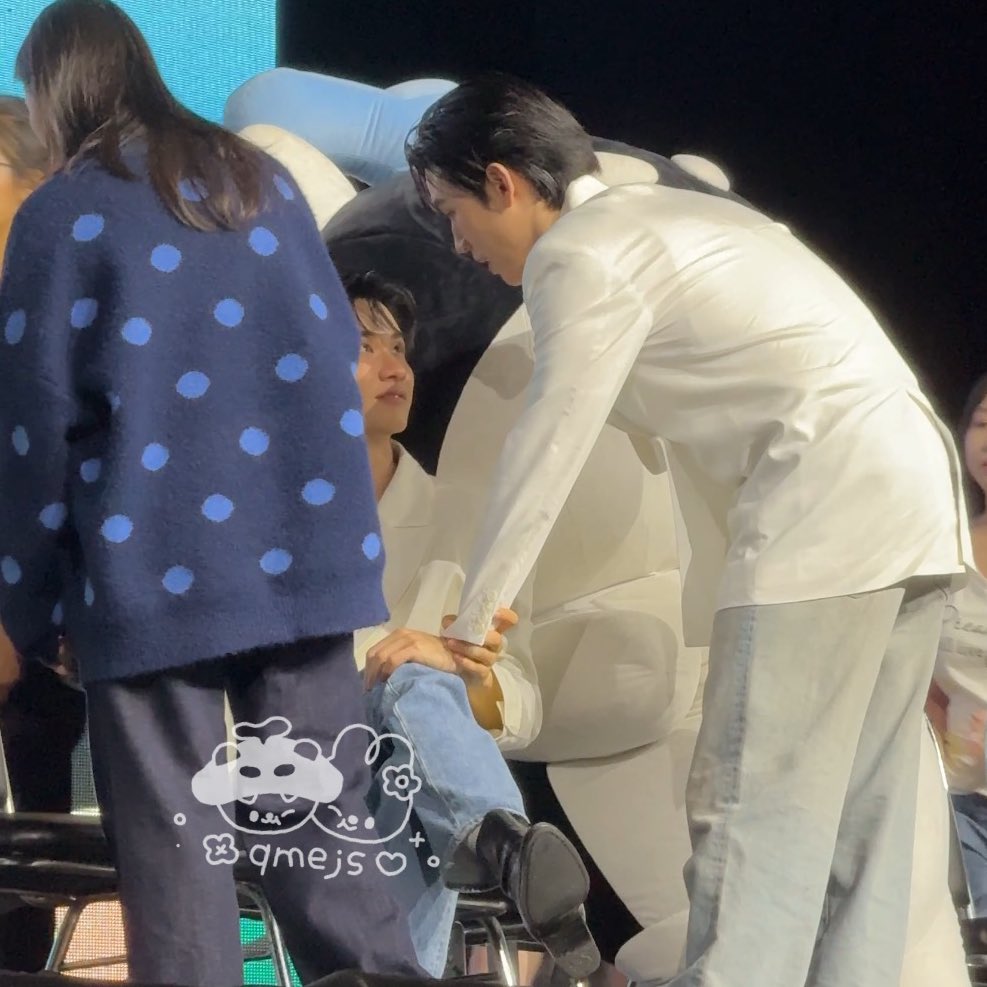 Qmejs's tweet photo. ช่วยด้วย 😭😭😭😭😭😭😭😭😭😭😭 https://t.co/cuZh1NN47X