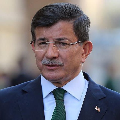darkwebhaber's tweet photo. Ahmet Davutoğlu: Türkiye'nin, öncü İslam ülkeleriyle görüşerek bu savaşın bir an önce bitmesini sağlaması lazım.

Cumhurbaşkanı Erdoğan'ın çok ciddi bir telefon diplomasisi yapması lazım. https://t.co/FN1JchGtMI