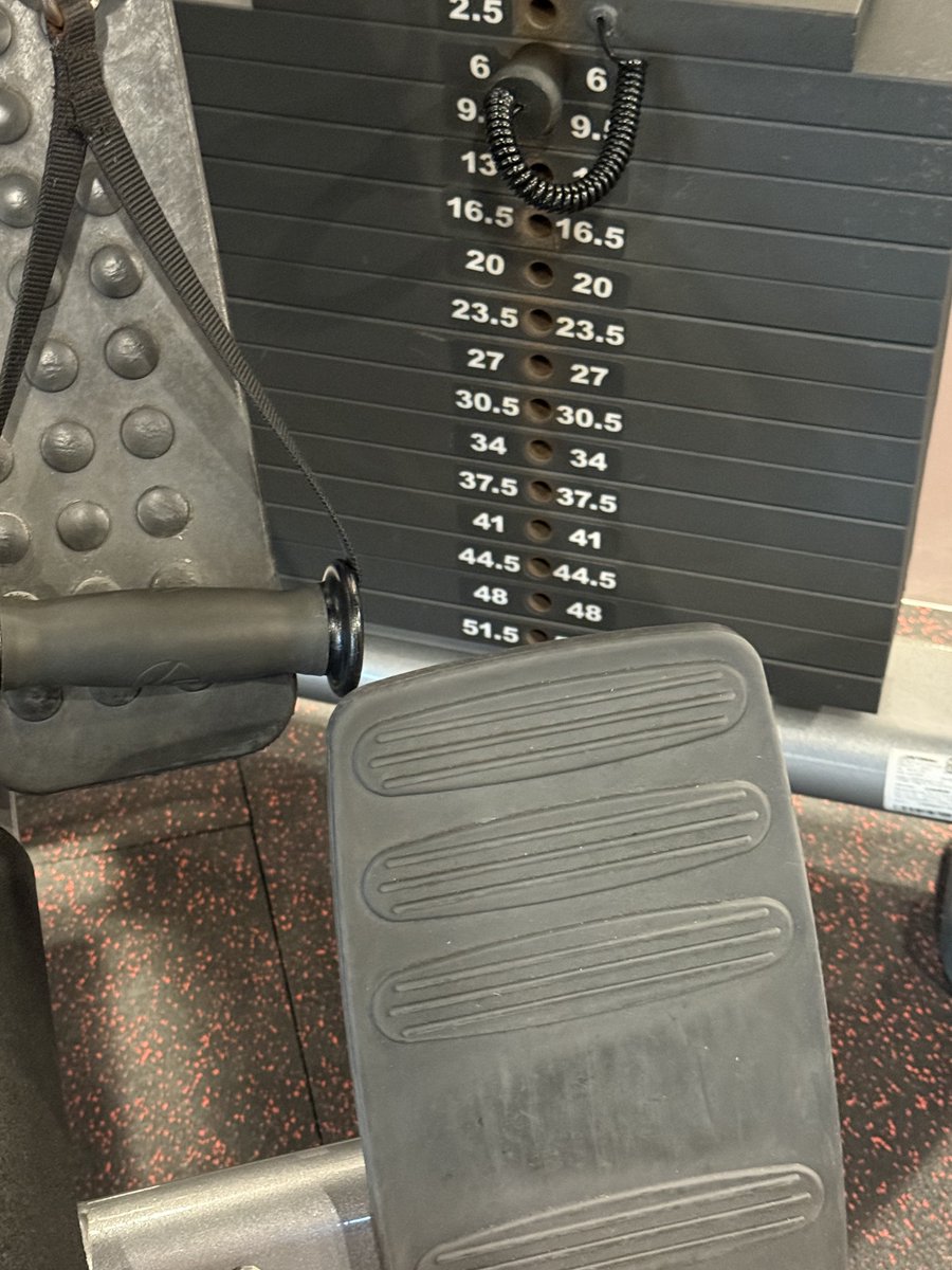 頹廢的肉 tweet media