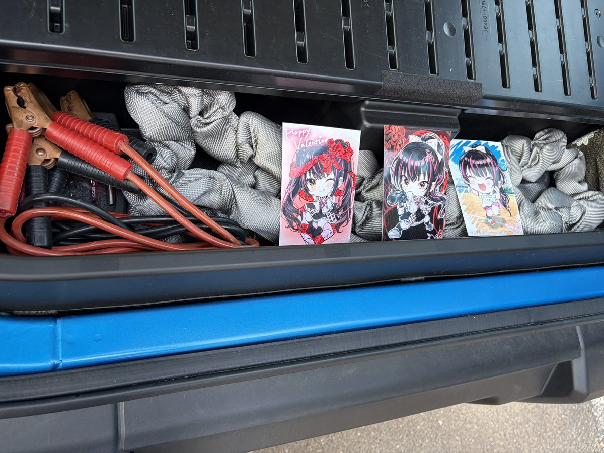 kazuymovinon's tweet photo. 春めいてクルマいじり日和

ようやく装着できた牽引フック
フロントは数分、リヤはバンパー緩めないとだったので数十分

これでいつでもひめをレスキューできまする
雪のコンビニでも千里浜でも怖くない
さあ、バッチこーい

＃monster
＃CLlink
＃JB64W
＃たまひめちゃん https://t.co/mxYtTIQSZX