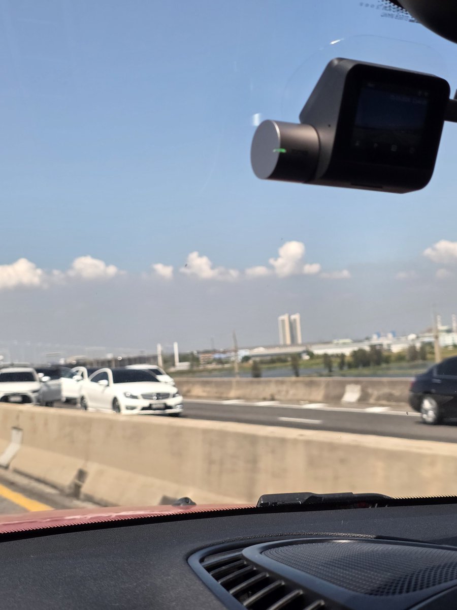 Chisanucha28110's tweet photo. @fm91trafficpro 14.00 น. #ทางด่วนบูรพาวิถี มุ่งหน้าชลบุรี ก่อนถึงด่านเก็บเงินเล็กน้อย  มีอุบัติเหตุ รถชนกันหลายคัน การจราจรชะลอตัว และติดขัด ลงทางด่วนเจอทำถนนอีก ทำให้ยิ่งสะสมบนทางด่วนบูรพาวิถี #รายงานจราจร #อุบัติเหตุ #รถติด https://t.co/OzcnhD9olF