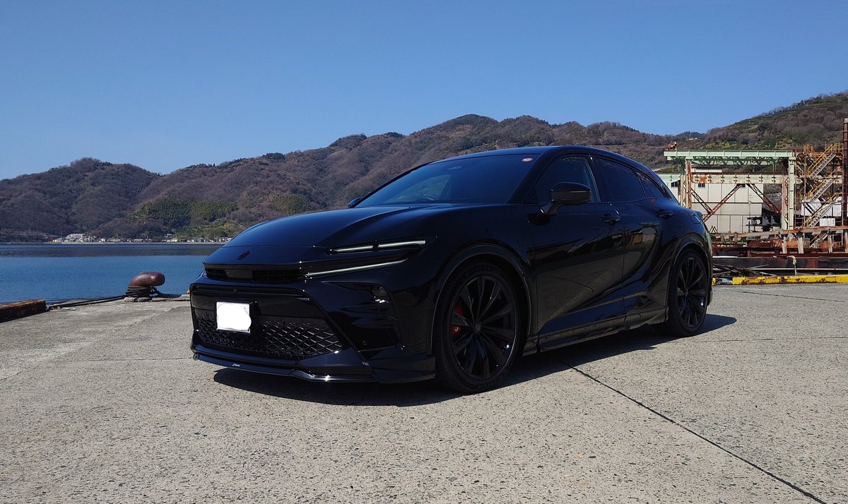 toremado55's tweet photo. クラウンスポーツブラックアウト化計画これにて一旦終了🏁

本当は、テールランプもと思いましたがＤに入庫拒否されても嫌なので現時点では見送り👋
さて、昨夜ポチったテールスポイラーはいつ届くのか📦️😊 https://t.co/bOczdDVUUG
