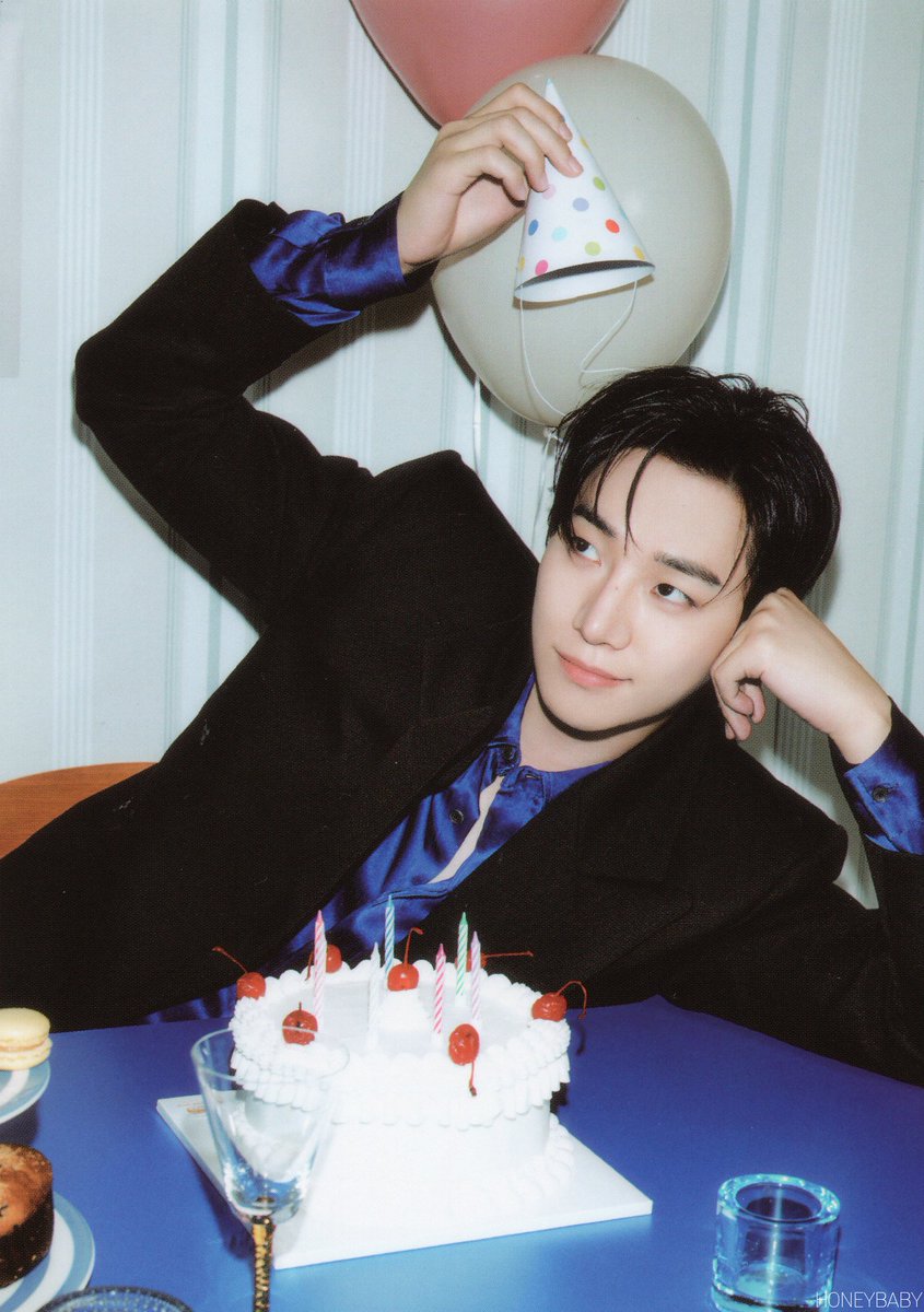 2026 <Stunning Us> 
Random Photo ①