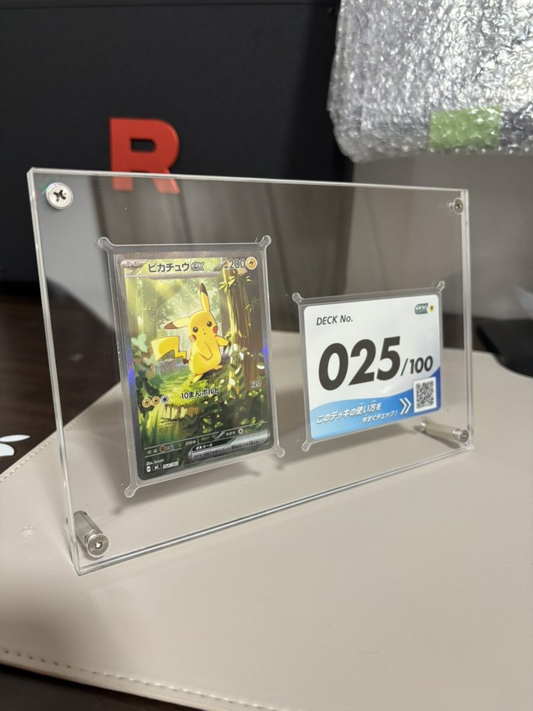 オーダーメイドで制作していただいたディスプレイケースに スタート