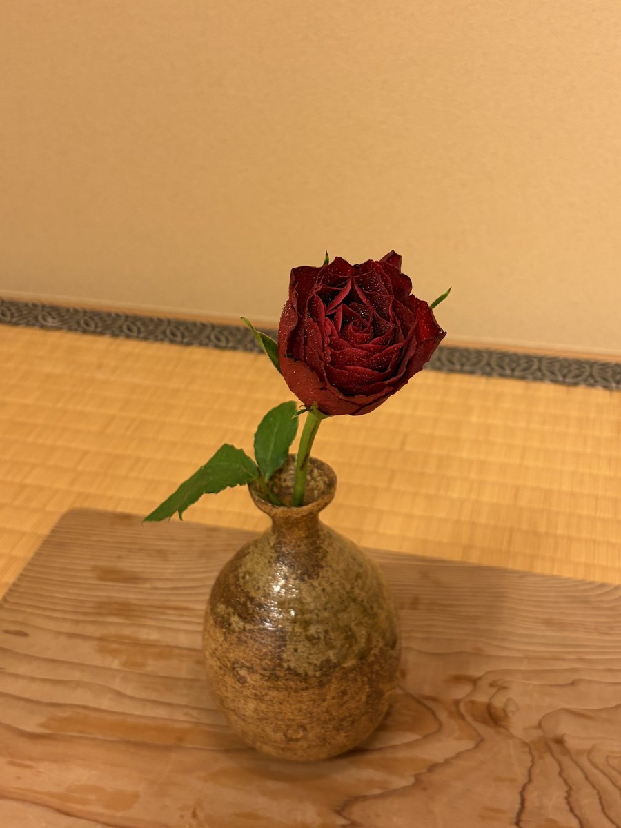 hoseitea's tweet photo. こんにちは、法政大学茶道研究会です！
2/20に校内でバレンタイン茶会を行いました💝
ハート型の茶碗をはじめ、意匠を凝らした道具や菓子に囲まれ、和やかなひとときを過ごしました☺️
#春から法政 https://t.co/sw6GG2DjSg