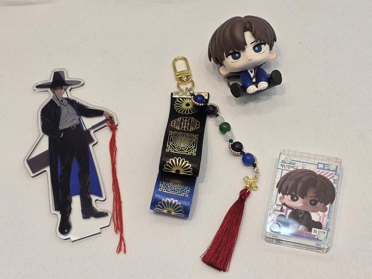 #rt추첨 #괴담출근
2부완결기념 알티이벤트 하나더~
알티추첨 2분께 재관국테마키링/최요원테마키링을 각각 드립니다.

괴출 전화 소장인증을 받습니다.
3월18일에 추첨합니다.