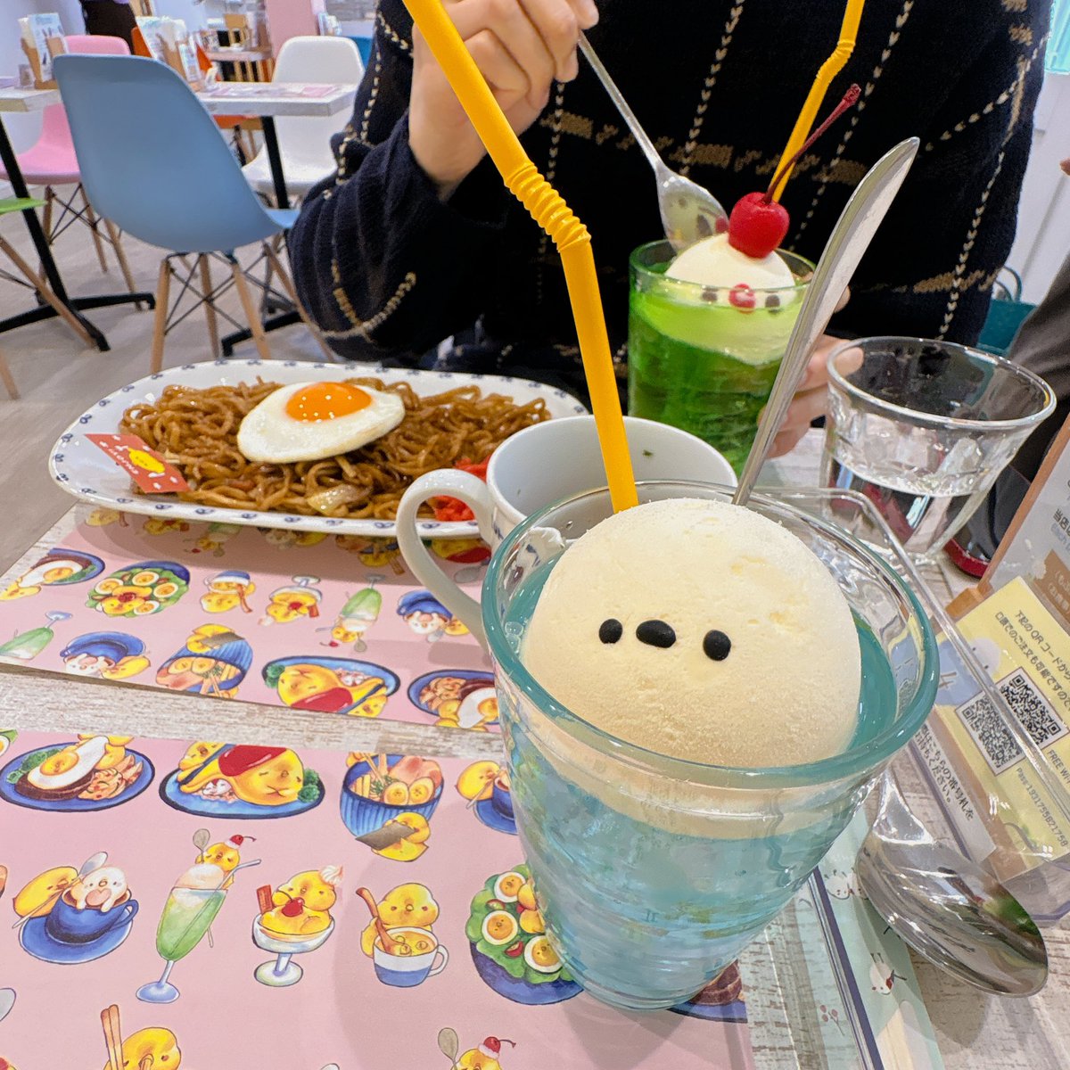 ことりカフェ さんへ遊びに行ってきました🕊️ カレーとフロート