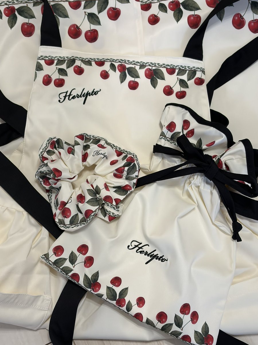 __nunxxx's tweet image. ♡𝑁𝑜𝑟𝑖𝑡𝑎𝑘𝑒 × 𝐻𝑒𝑟 𝑙𝑖𝑝 𝑡𝑜 🍒🫖
素敵なコラボレーションをありがとうございます♡
改めて名古屋1周年おめでとうございます🍰
最近自炊モチベ下がってるからこのエプロンでやる気出しつつテーブルウェアを眺めて幸せなおうち時間を過ごしたい🏠
#herlipto
#noritake