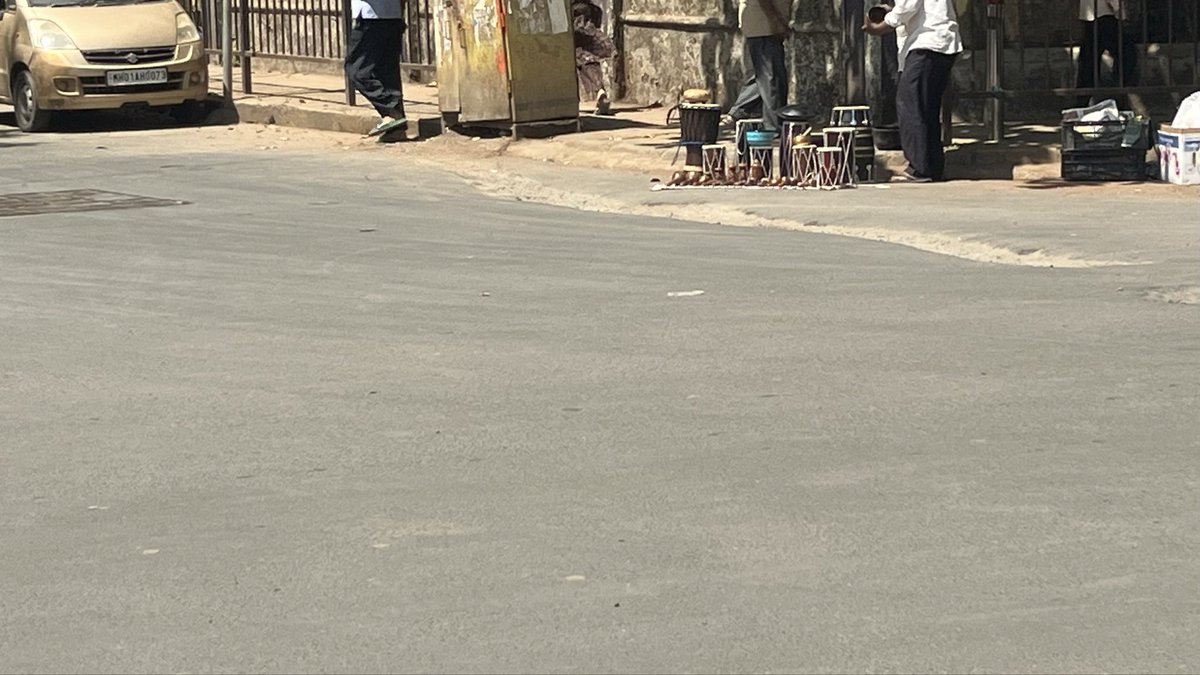macwan_ankit's tweet photo. @mybmcWardPN @mybmc @Yogeshsagar09 @Dev_Fadnavis @CMOMaharashtra @mieknathshinde @BmcCommissioner multiple potholes right outside Billabong school. Jankalyan nagar Malad https://t.co/yA9J9Tev4H’s a serious safety hazard. URGENT ACTION NEEDED. https://t.co/hYIKVfWMXN