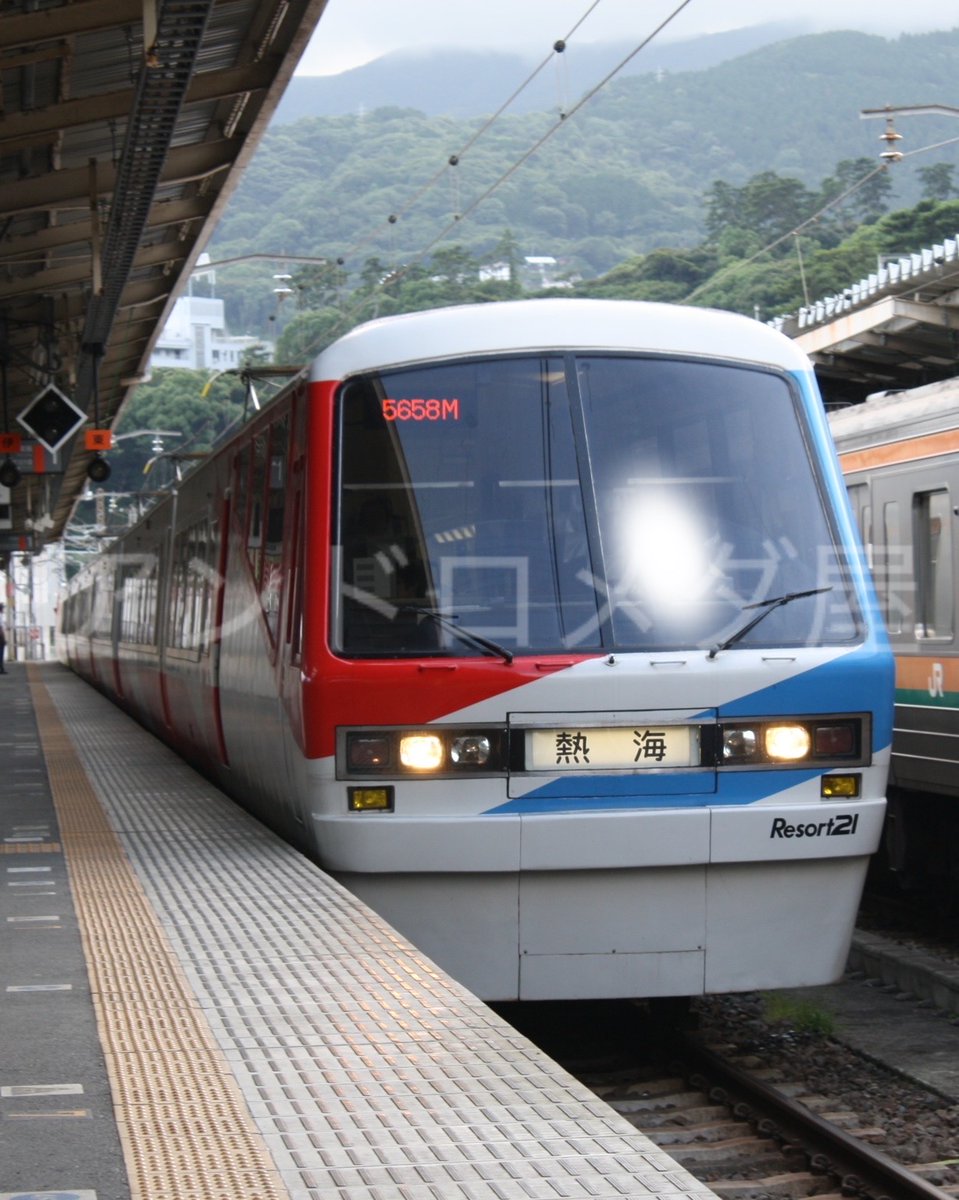 KATO から発表されました伊豆急2100系リゾート21のご紹介です