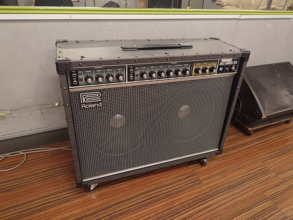 studio_iMO's tweet photo. 1〜5st全部屋新品のJC120入ってます！
リハスタには大体置いてある定番機種ですが新品を見かける機会はなかなかないのでは…！
この機会に是非お試し下さいませ🙇 https://t.co/2rXxOw31TG