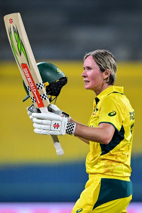 Sublime century from Mooney takes Australia to 409 in the 3rd ODI
