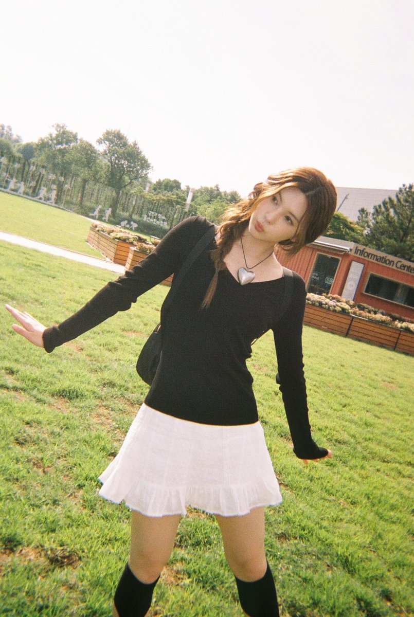 nmixxpics_'s tweet photo. https://t.co/s51oTz3WZl