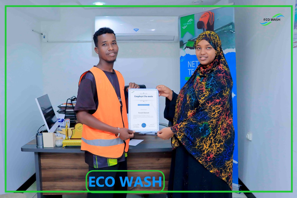 ecowashdj's tweet photo. La réussite d’ @ecowashdj repose sur l’engagement de notre équipe.  Reconnaître les efforts, valoriser le sérieux et célébrer le professionnalisme font partie de notre culture.

Un leader avance avec son équipe, jamais seul.

#EcoWash #Leadership #EspritDEquipe #Reconnaissance https://t.co/jWEHwf6Uhi