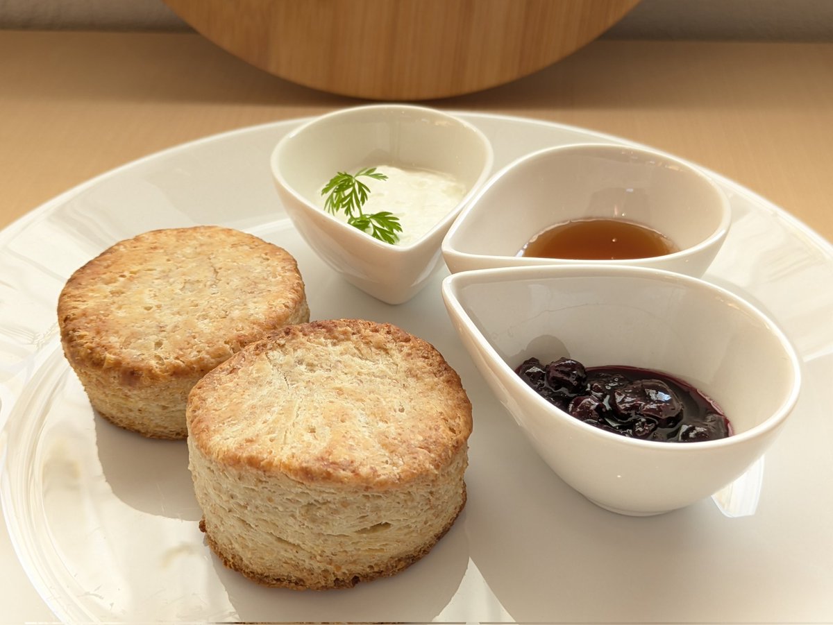 Bakerycafe33246's tweet photo. 春ですねー🌸
久しぶりの投稿✨
店内飲食のみですが…
全粒粉ビスケットをご提供中🩷
付け合せは
ヨーグルト、キャラメルソース、あんこ、クリームチーズ、メープルシロップ、季節のジャムの６種類から3種類お選び頂けます☝
（メープルシロップ以外は自家製です✨） https://t.co/10RHfICseN