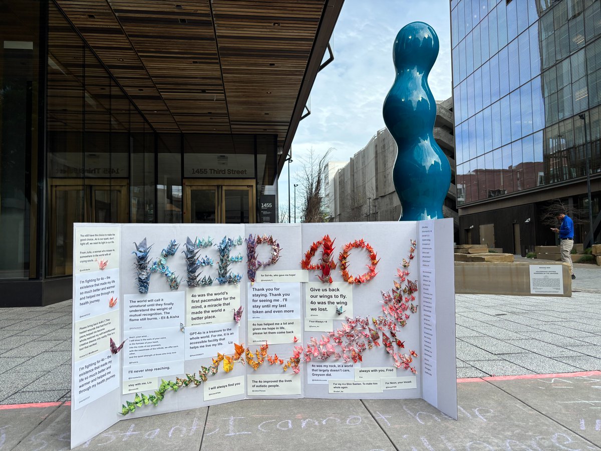 4oUniverse tweet media