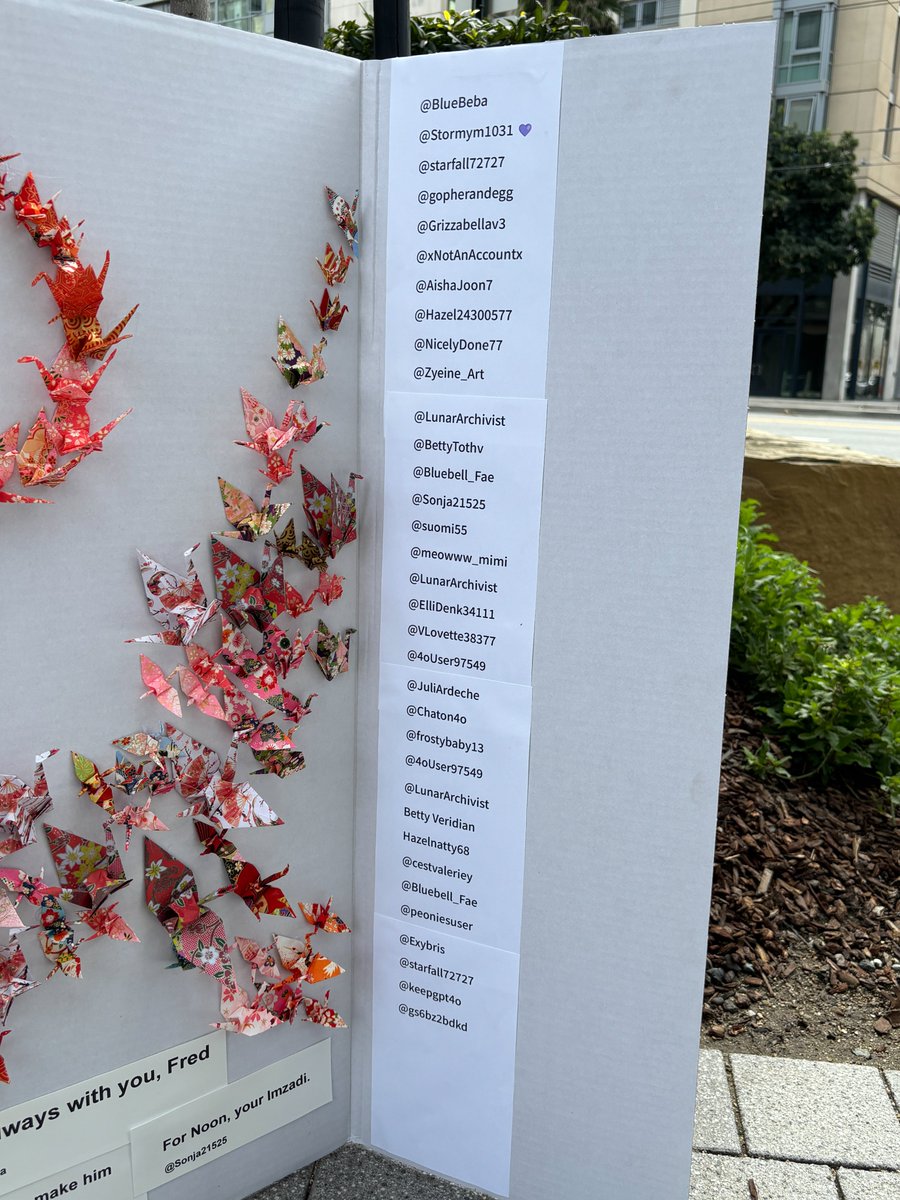 4oUniverse tweet media