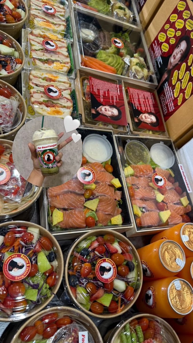 อีทๆนะค้าบบบบบบ 

IGs: yong_yutt update ✨

#FittingDayMFLOW 
#MealBoxForYongyut 
#BoatYongyut , <a href="/Yong_yutt/">Yong_yutt</a>