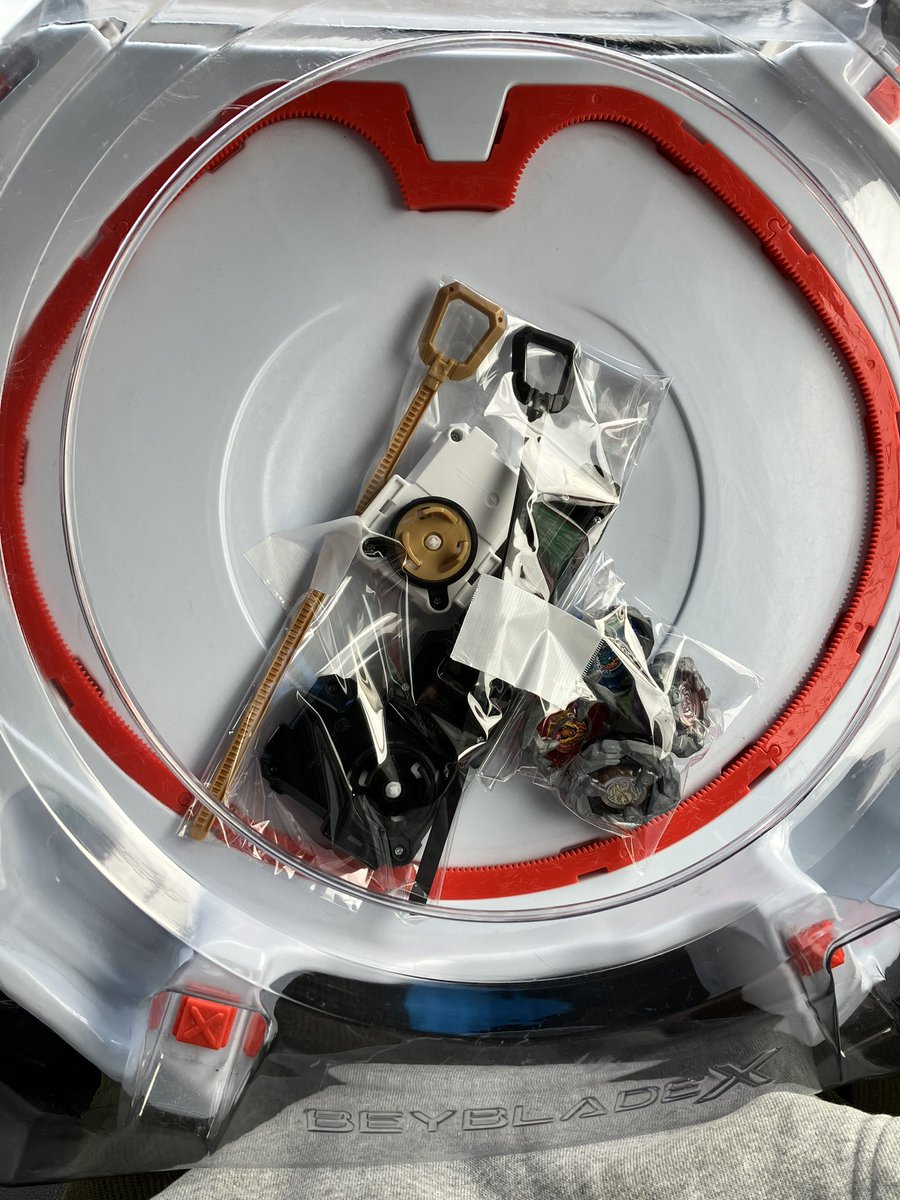右も左もわかりませんが 中古ですが買いました！ 初ベイブレードX