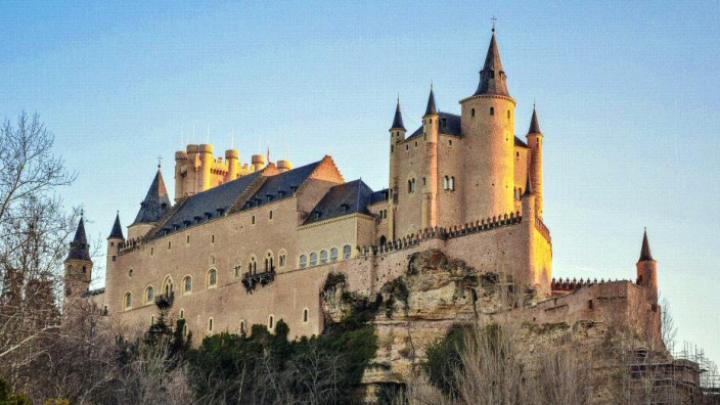 Así es la experiencia de visitar el Alcázar de Segovia: qué ver, horarios, precios
zoomdestinos.es/asi-es-la-expe…