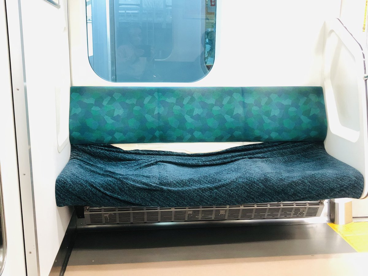 座席のモケットがやばすぎ💦