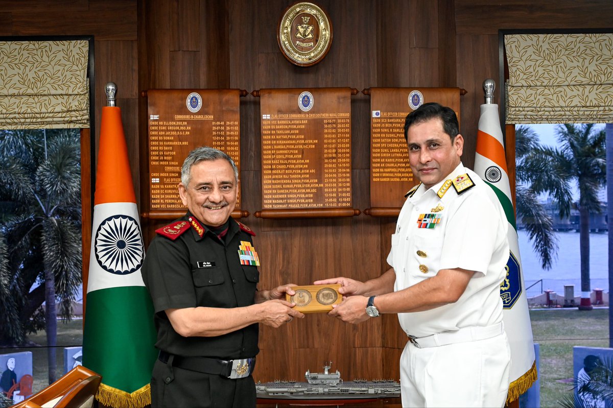 HQ_IDS_India's tweet image. General Anil Chauhan, Chief of Defence Staff #CDS  visited @IN_HQSNC, Kochi on 28 Feb. He was received by VAdm Sameer Saxena, #FOCINC #SNC.

During the visit, #CDS was presented a comprehensive overview of the Command’s role as Navy’s Training Command, functioning, and