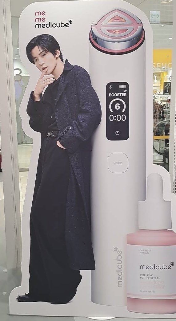 わぁ〜パネルのめめだーーー🖤🖤🖤🖤🖤🖤🖤🖤 かっこよっ⁝(ृᵒ̴̶̷᷄