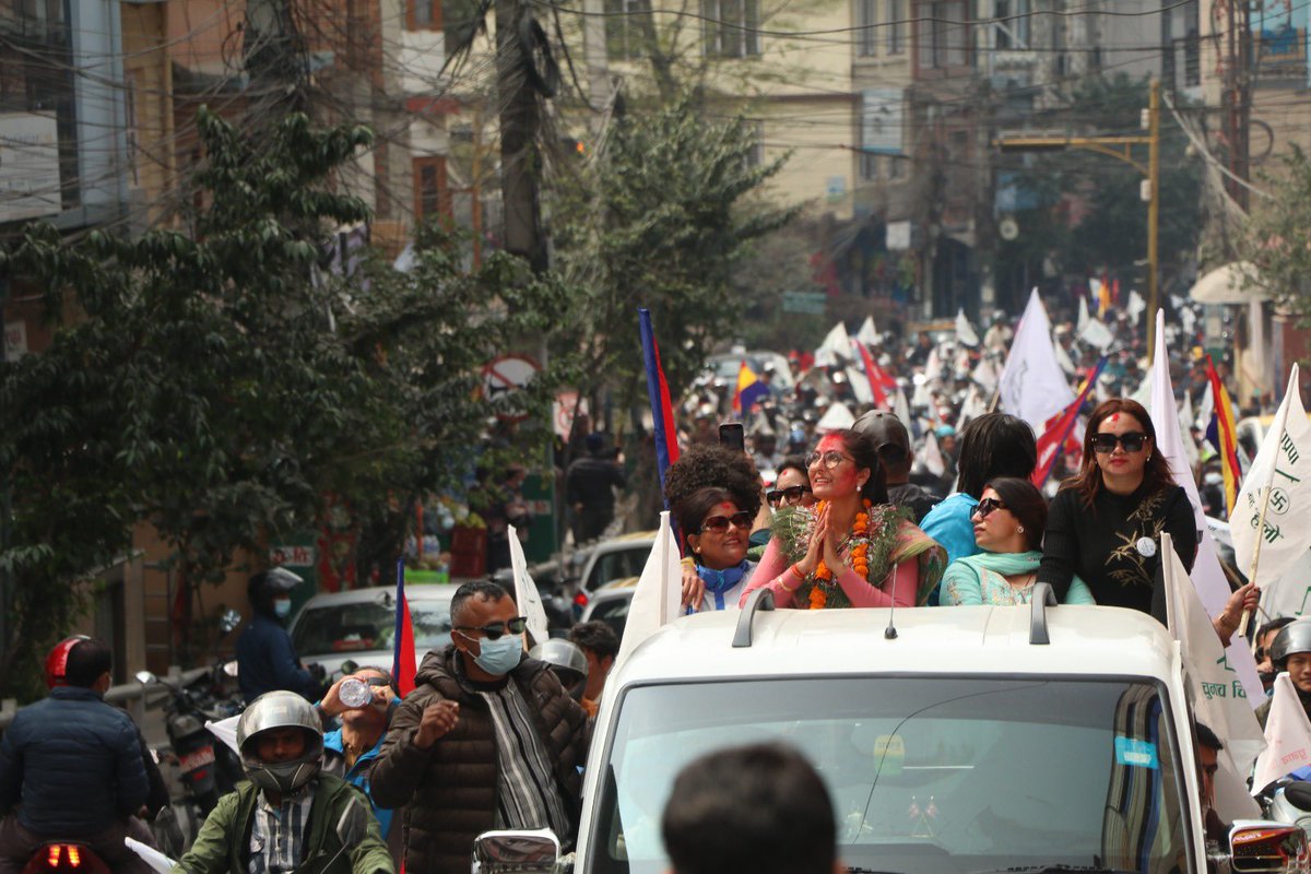 kunti_pokhrel's tweet photo. काठमाडौं क्षेत्र नं २ मा राप्रपाकि प्रतिनिधि सभा सदस्य उम्मेद्वार कुन्ती देवी पोख्रेल को पक्षमा देखिएको बृहत रोड सो https://t.co/hnYOgWjkwY