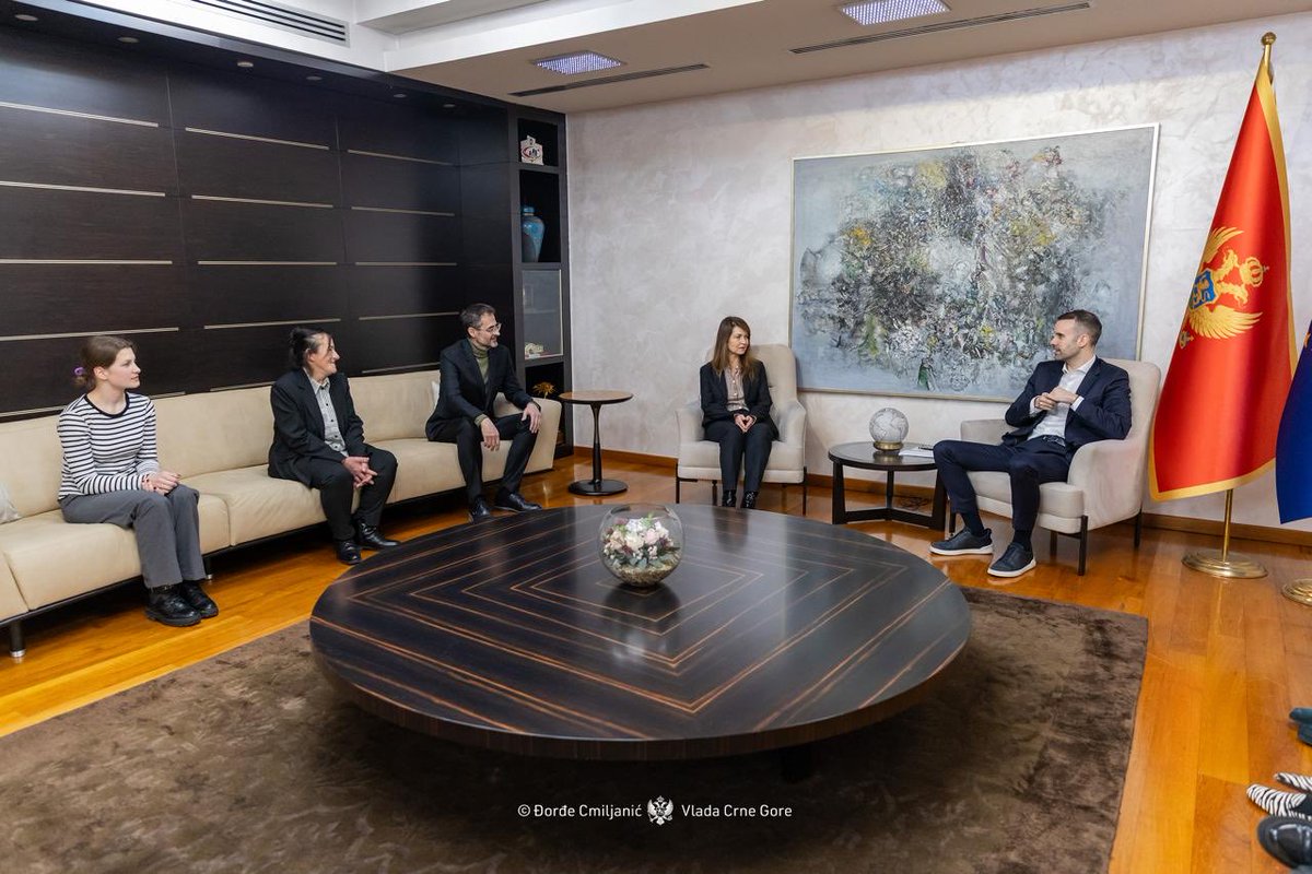 Sinjajevina - pozornica života, identiteta, dostojanstva, istrajnosti, kroz film “Planina” odjeknula je na svjetskoj sceni. Pretočena na filmsko platno, ova snažna i emotivna priča o našoj Gari, Nadi i ostalima, sa vrhova Sinjajevine i najvećeg pašnjaka Balkana, nosi univerzalnu