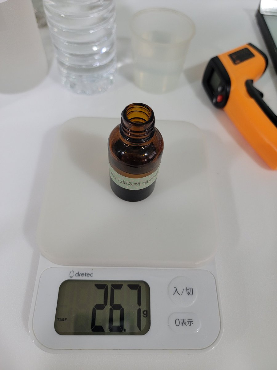 letsshower's tweet photo. 以甘油與1.3丙二醇製作了10%繖花醇預溶液，方便之後製作液態胺基酸皂時使用。
#letsshower
#手工皂 https://t.co/aDNb7lFKOw