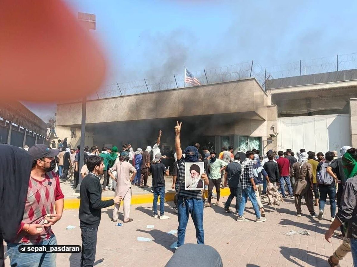 ABD_Bulteni's tweet photo. At least nine people were killed after protesters stormed the US consulate in Karachi, Pakistan, on Sunday morning. The protests broke out following the confirmation of the killing of Iran’s Supreme Leader, Ayatollah Ali Khamenei. https://t.co/nfYQAxkP4s