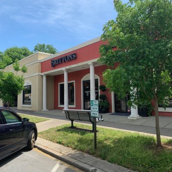 Sadarriel's tweet photo. Retail therapy, but make it Five Points 🛍✨ From trendy finds to timeless staples, this neighborhood keeps Columbia styled UP.
#ShopCola #FivePointsSC #ColumbiaStyle #SupportLocalSC #SodaCityShopping #BestOfColumbia https://t.co/wnoNUkTSDY