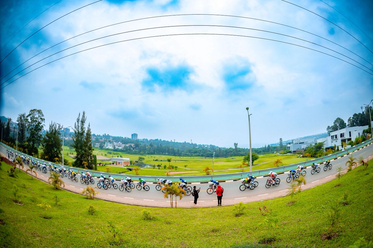 visitrwanda_now's tweet image. Final kilometres, final push 🚵

The @tour_du_Rwanda 2026 peloton completes eight days of racing with the final stage on the @kigali2025 UCI circuit. 🇷🇼

#TdRwanda2026 | #VisitRwanda