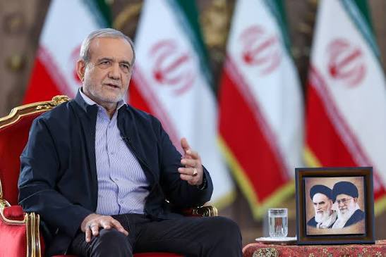 🚨🇮🇷🇮🇱🇺🇸 ALERTE INFO !

UNE DÉCLARATION DE GUERRE CONTRE LES MUSULMANS : L’IRAN JURE DE VENGER LA MORT DE SON GUIDE SUPRÊME 🤯 

Pour le président iranien Massoud Pezeshkian, la mort d’Ali Khamenei constitue une "DÉCLARATION DE GUERRE CONTRE LES MUSULMANS". Il affirme que venger