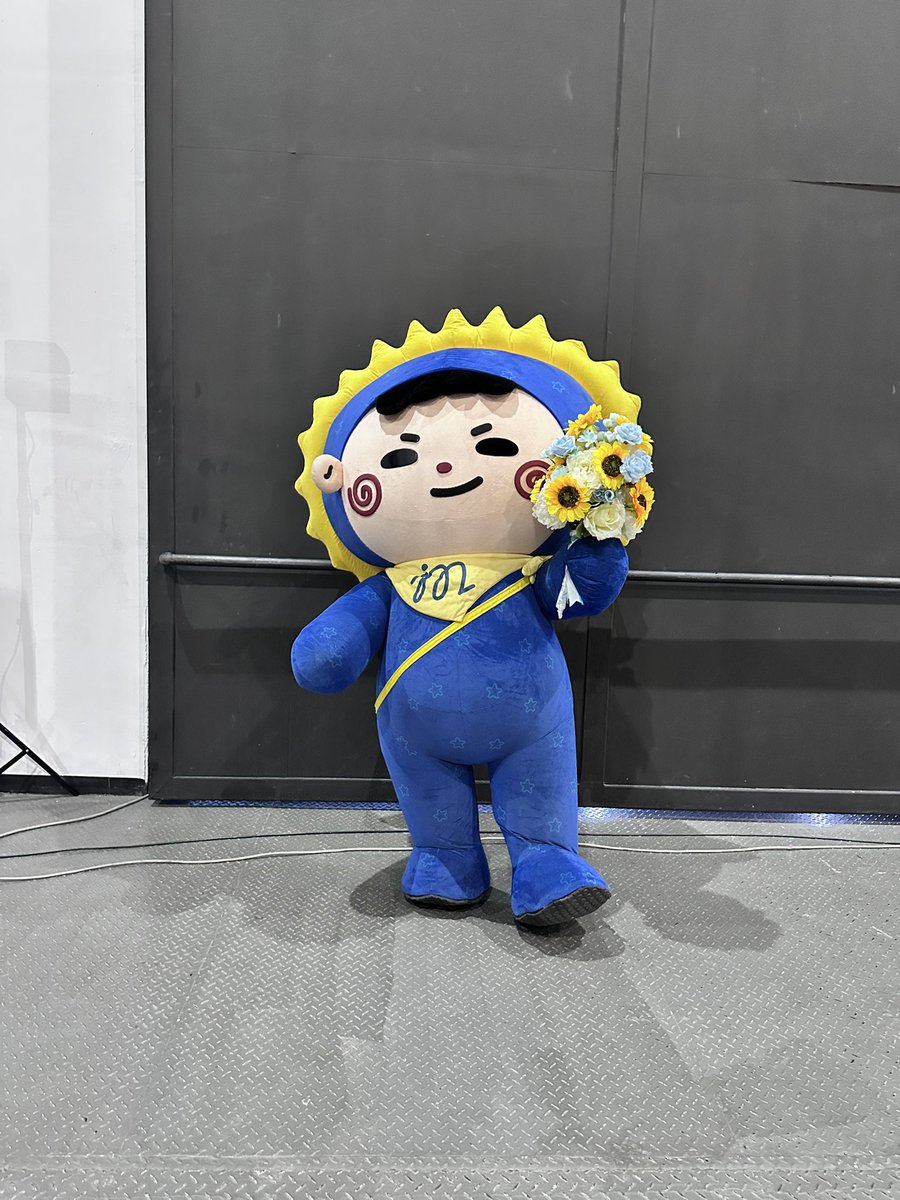 อ้วมเอ้ย รักแด๊ดด๊านะ ดูจากดอกไม้ด้ายแต่ขอเอาความอ่อนโยนกับความรักมาส่งต่อให้พิซังก่อน แด๊ดด๊าภูมิใจน้ำตาไหลเป็นแม่น้ำแล้วลูก

 #PolcaFamMeetingD2