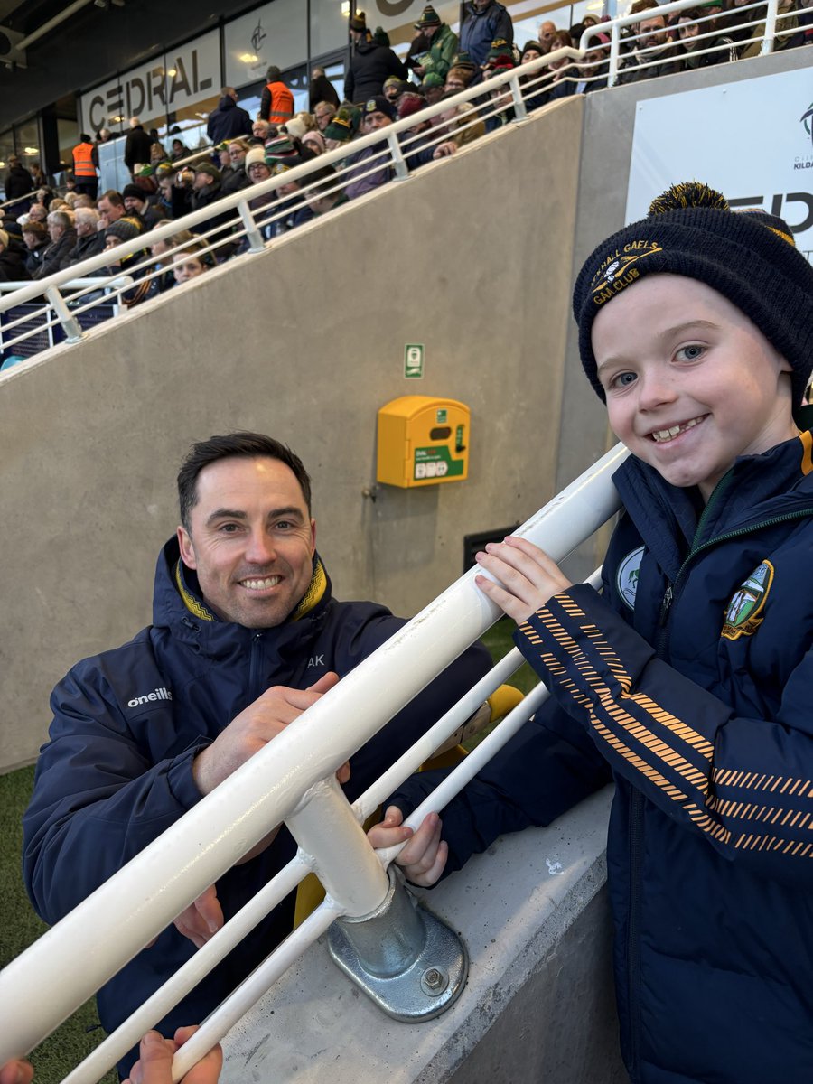 JohnOBr82's tweet photo. @SmallerFishGAA Fair play to Aaron taking time out to have a picture taken with my son . Absolute gentleman 👍 https://t.co/oHdbc7d5Sd