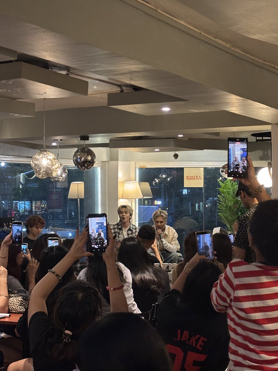 ellaescapo's tweet photo. hello!!!!!! i just wanna say, i was there! i miss u, pluus. i luv u, gy. next event ulit ehsheheh

GY at Pocket Live Session
#GYPocketLiveSession 
#GY @gyowboi https://t.co/3Ge3bFLuEk