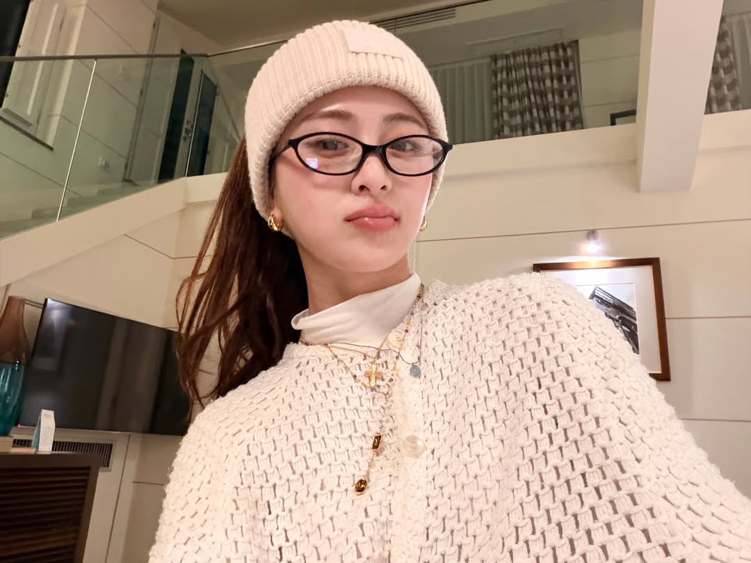 le sserafim pics tweet media