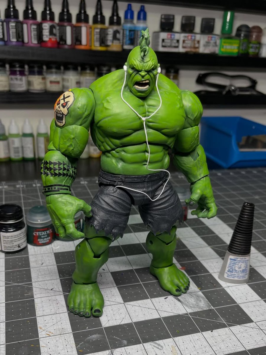 MarvelLegendsHQ's tweet image. Punk Hulk by @one_oak_customs!

#MarvelLegends #Hulk