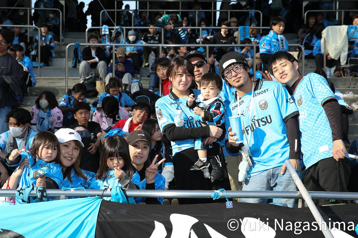 weeklysd's tweet photo. 📸フォトギャラリー📸
スタジアムに大声援を響かせた川崎フロンターレ&amp;水戸ホーリーホックサポーターを特集！

👉https://t.co/958Yl3P6tg

#サカダイ #サカダイフォト #Jリーグ 
#川崎フロンターレ  #水戸ホーリーホック https://t.co/JN4q0KIXC4