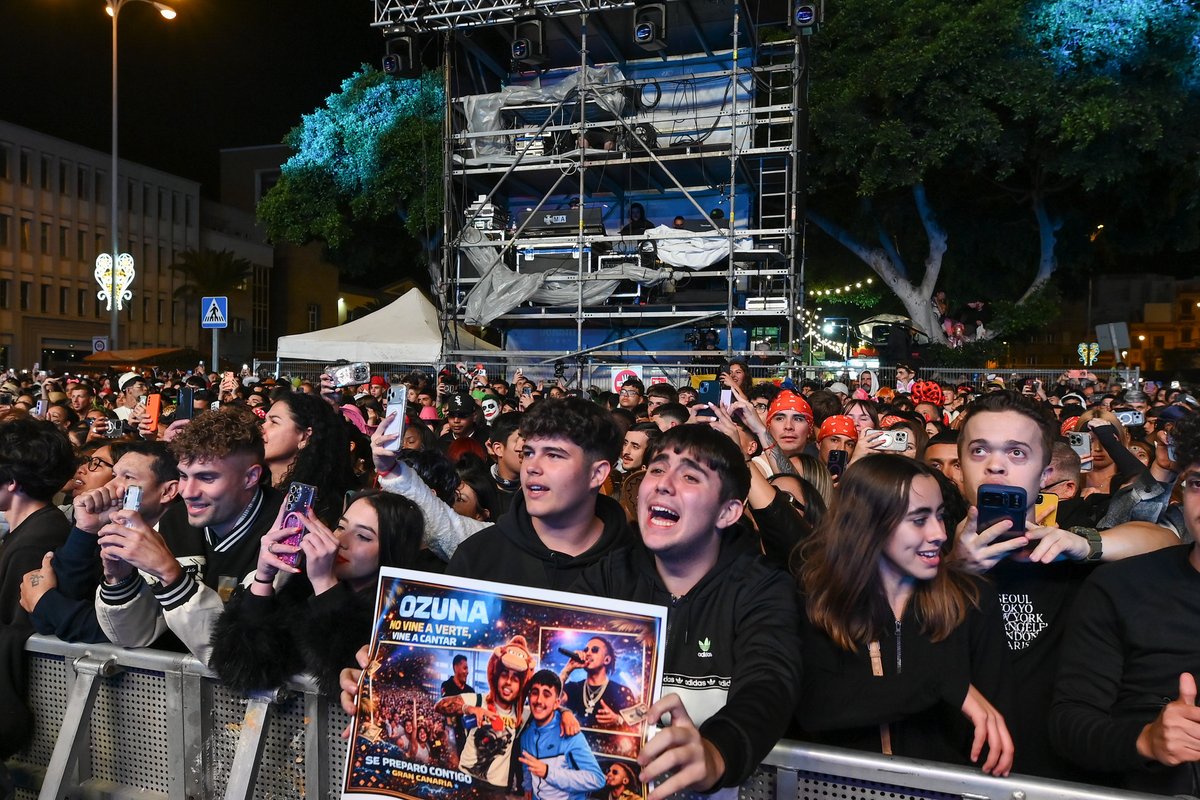 lpacarnival's tweet photo. Only a night after, Ozuna, did it again and brought together thousands of people https://t.co/KlpOLIA7tt