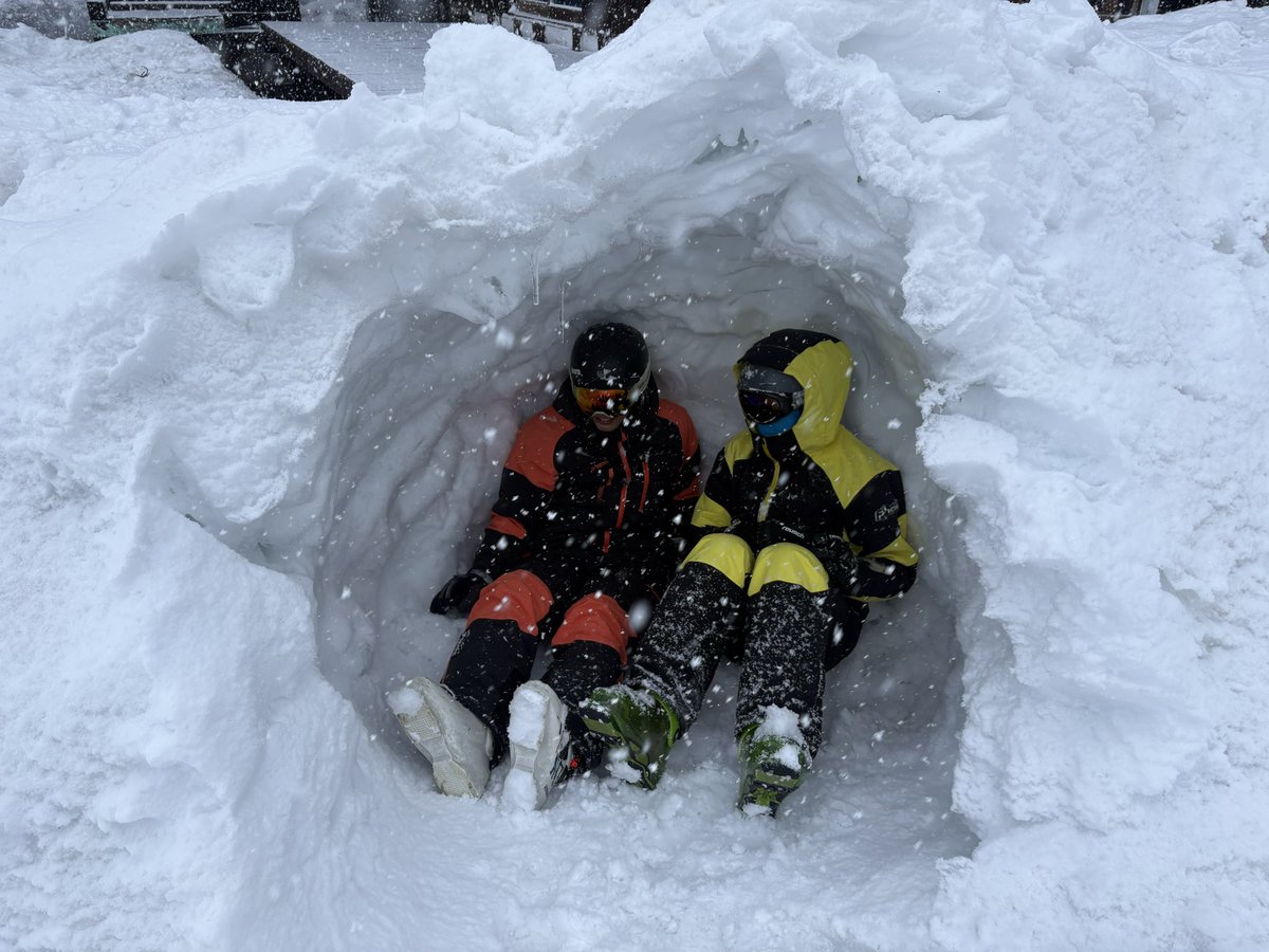 WhiteLocus_ski's tweet photo. 受験生の皆さん、二次試験お疲れ様です！
京都工芸繊維大学スキー部では、これから新入生の方に向けて、部活動の様子を伝えていきますので是非ご覧ください。

#春から工繊 https://t.co/QK8ZkpIEYk